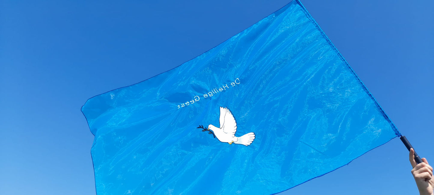 Aanbidding vlag met duif geborduurd